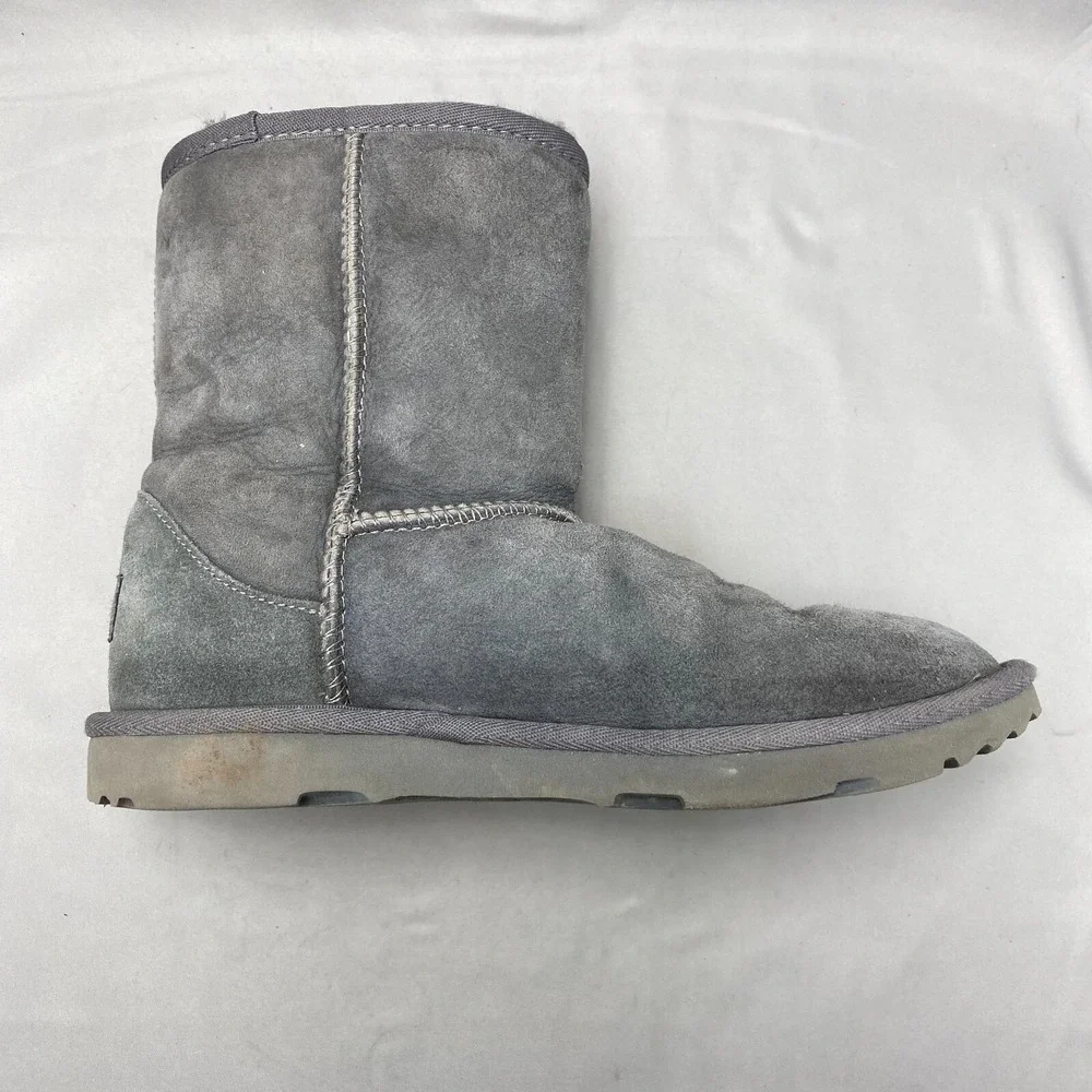 UGG Kids Classic II‎ Boot Size 5 Gray Winter Shearling 6.5